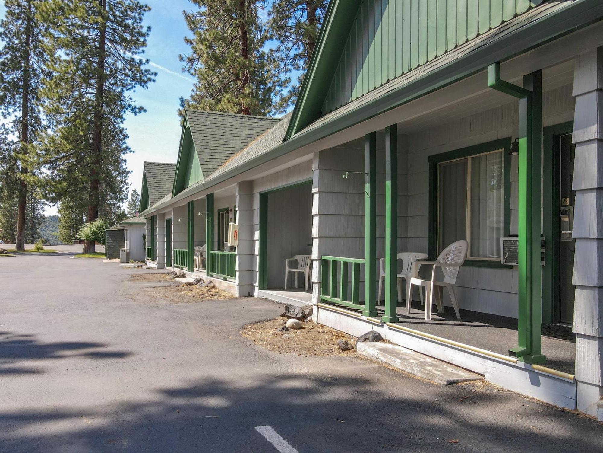 Green Gables Motel & Suites Burney エクステリア 写真